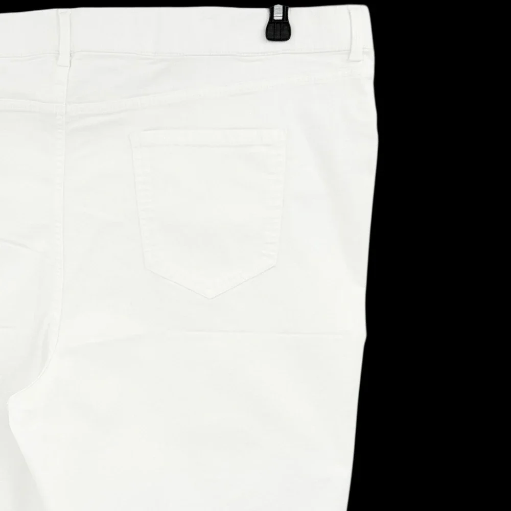 Terra & Sky Women's Pull-on White Stretch Denim Bermuda Plus Sz 3X 24W-26W NWOT
